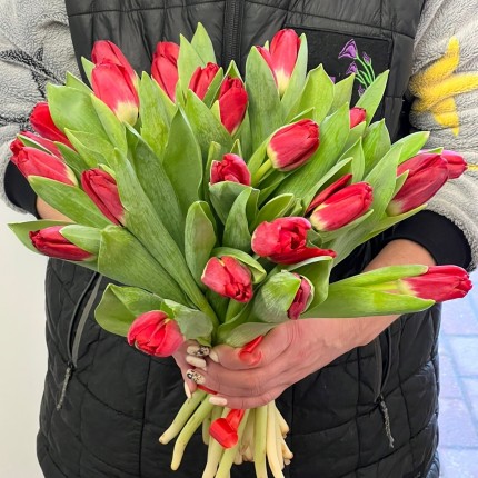 Букет красных тюльпанов на 8 марта с доставкой в по Высокому Колоку